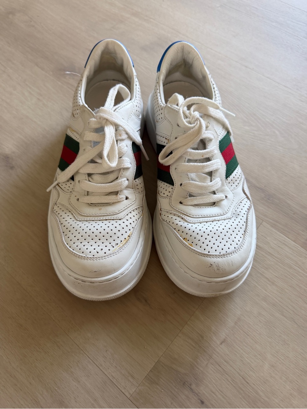 Gucci White Leather Sneakers with Green and Red stripe